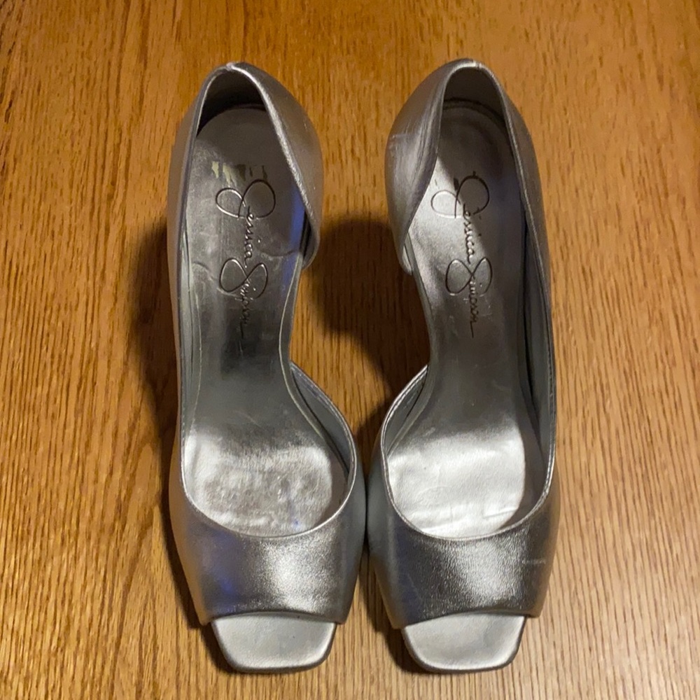 Silver and gold tin foil heel. Platform peep toe.